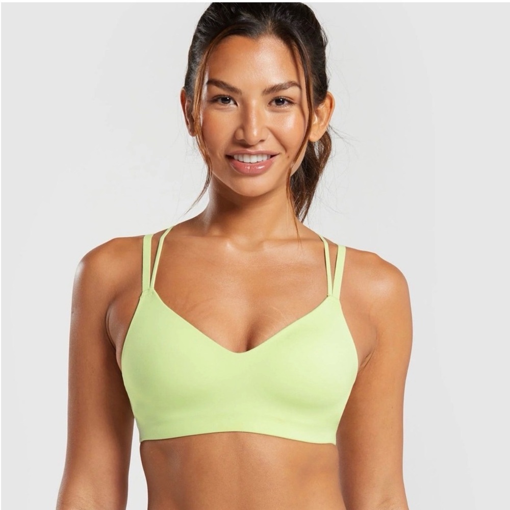 Gymshark Sports Bra in pastel green - MEDIUM